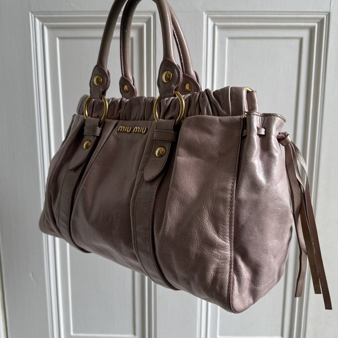 🔥 Authentic Miu Miu Vitello Dusty Pink Leather Handbag Pre-owned 🔥