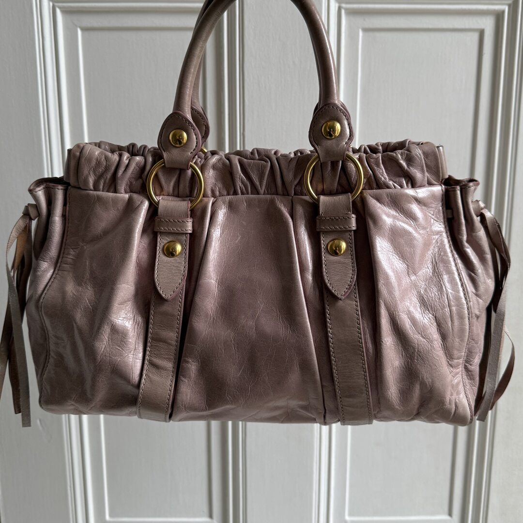 🔥 Authentic Miu Miu Vitello Dusty Pink Leather Handbag Pre-owned 🔥