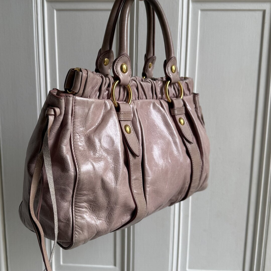 🔥 Authentic Miu Miu Vitello Dusty Pink Leather Handbag Pre-owned 🔥