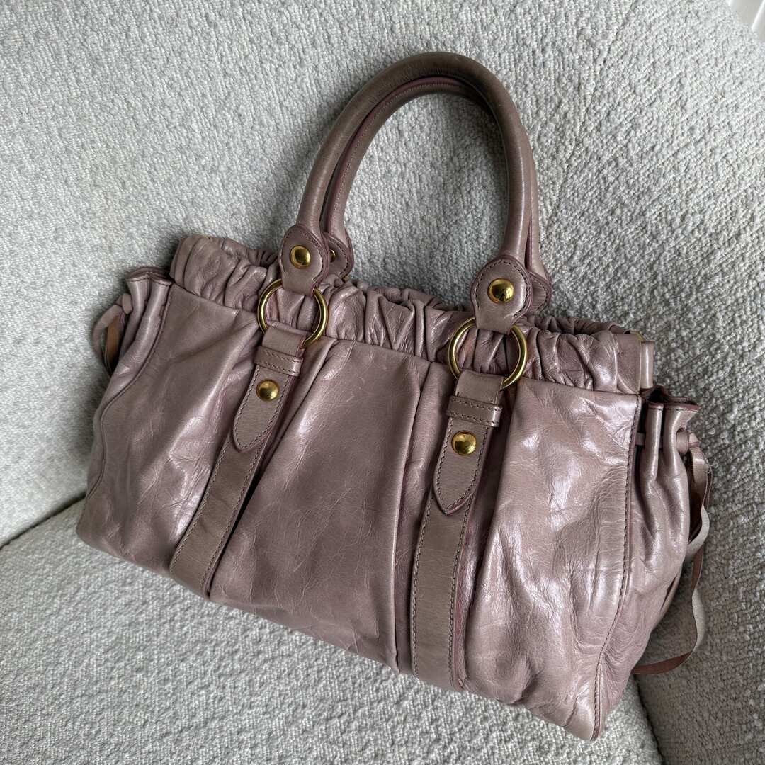 🔥 Authentic Miu Miu Vitello Dusty Pink Leather Handbag Pre-owned 🔥