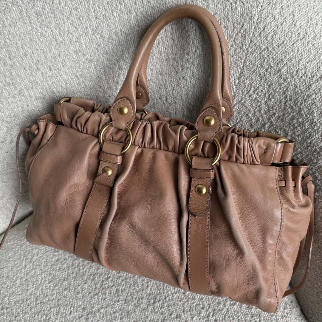 🔥 Authentic Miu Miu Vitello Light Pink Leather Handbag Pre-owned 🔥