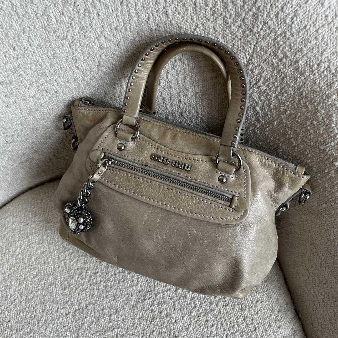 🔥 Authentic Miu Miu Studded Charm Leather Beige Shoulder Bag Pre-owned 🔥
