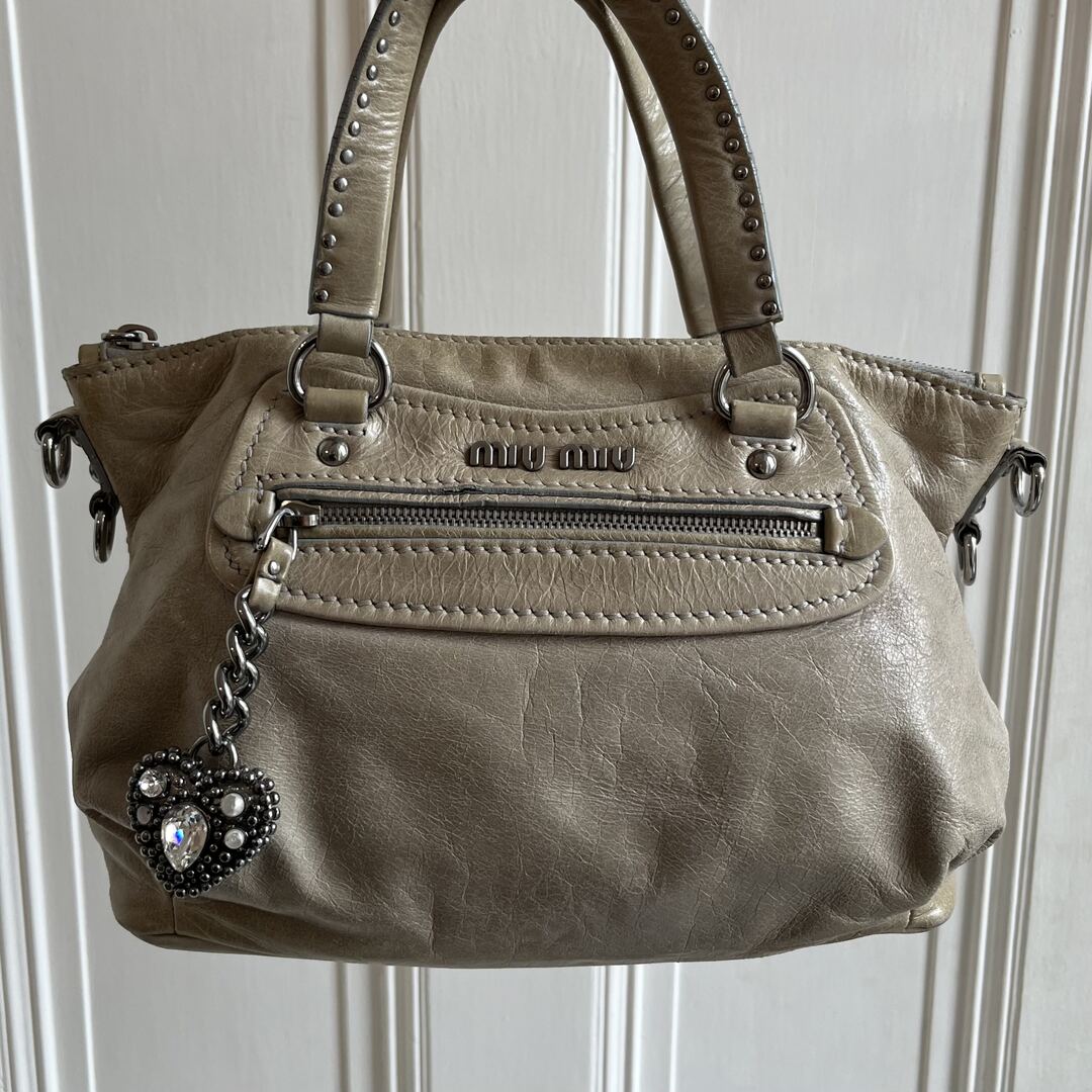 🔥 Authentic Miu Miu Studded Charm Leather Beige Shoulder Bag Pre-owned 🔥