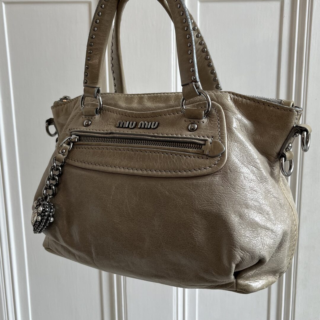 🔥 Authentic Miu Miu Studded Charm Leather Beige Shoulder Bag Pre-owned 🔥