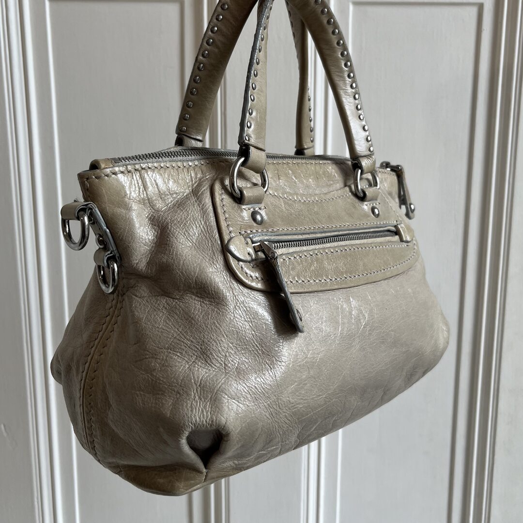 🔥 Authentic Miu Miu Studded Charm Leather Beige Shoulder Bag Pre-owned 🔥