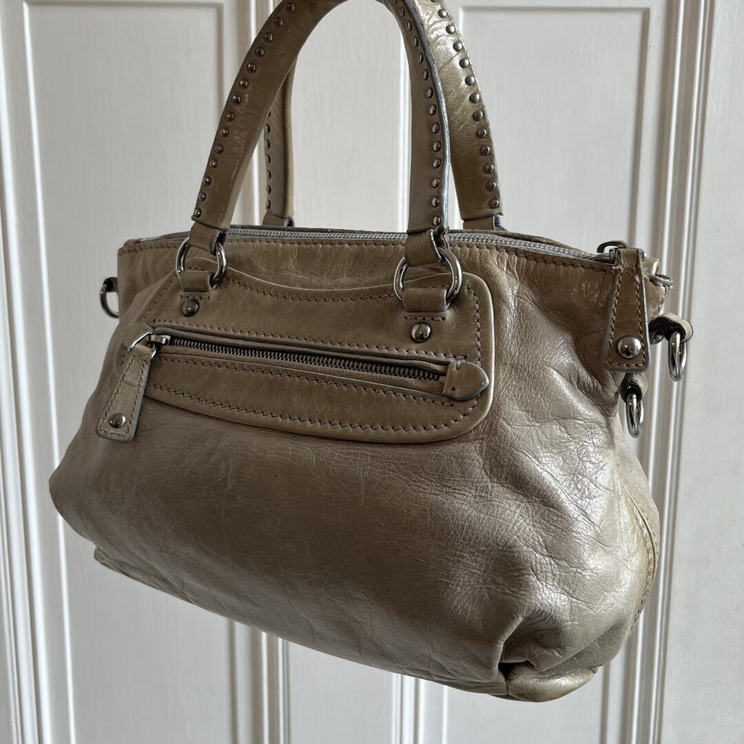 🔥 Authentic Miu Miu Studded Charm Leather Beige Shoulder Bag Pre-owned 🔥