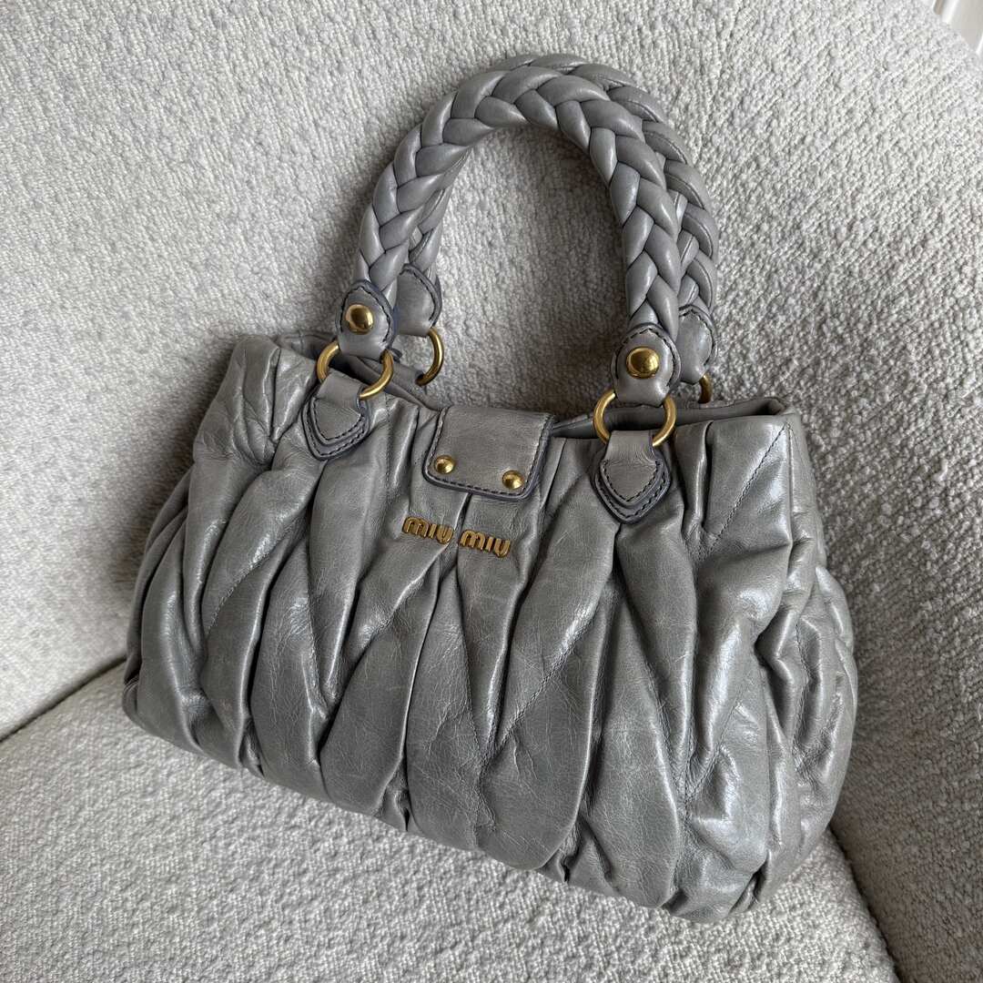 🔥 Authentic Miu Miu Matelasse Grey Leather Handbag Pre-owned 🔥