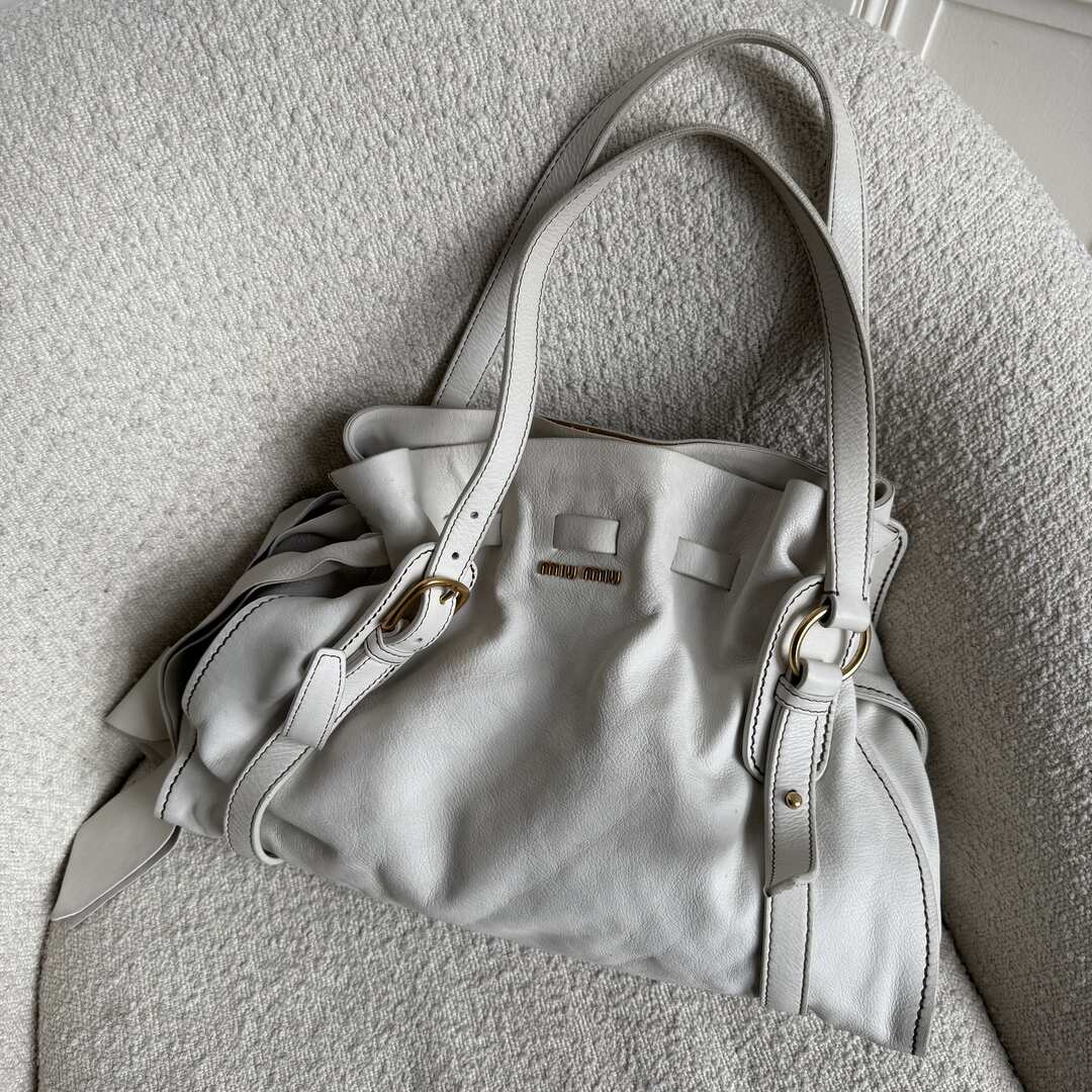 🔥 Authentic Miu Miu Vitello Leather White Tote Bag Pre-owned 🔥