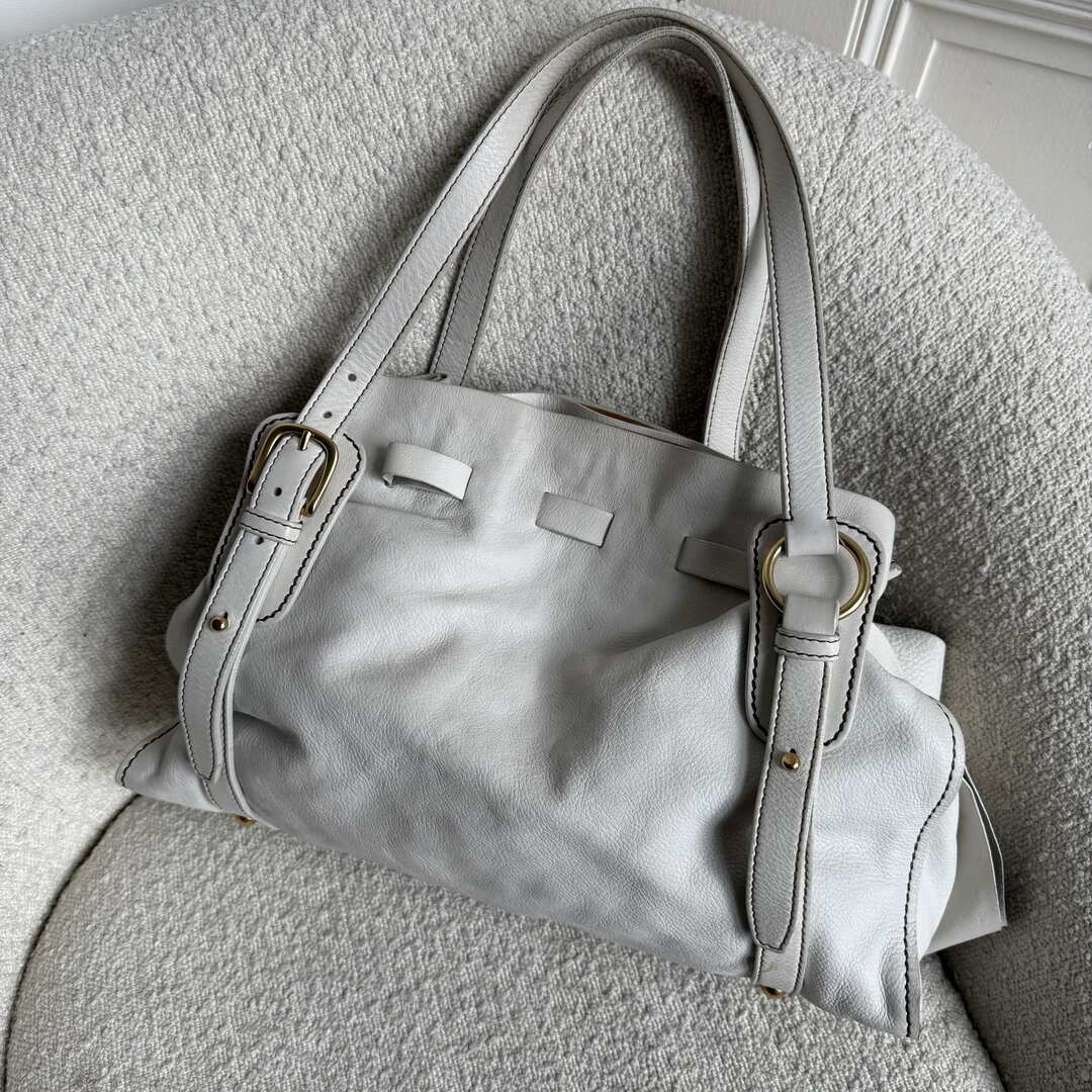 🔥 Authentic Miu Miu Vitello Leather White Tote Bag Pre-owned 🔥
